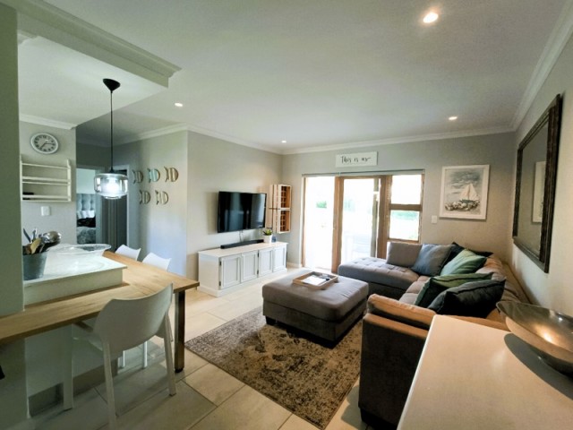 WHALE ROCK RESORT - ROUX